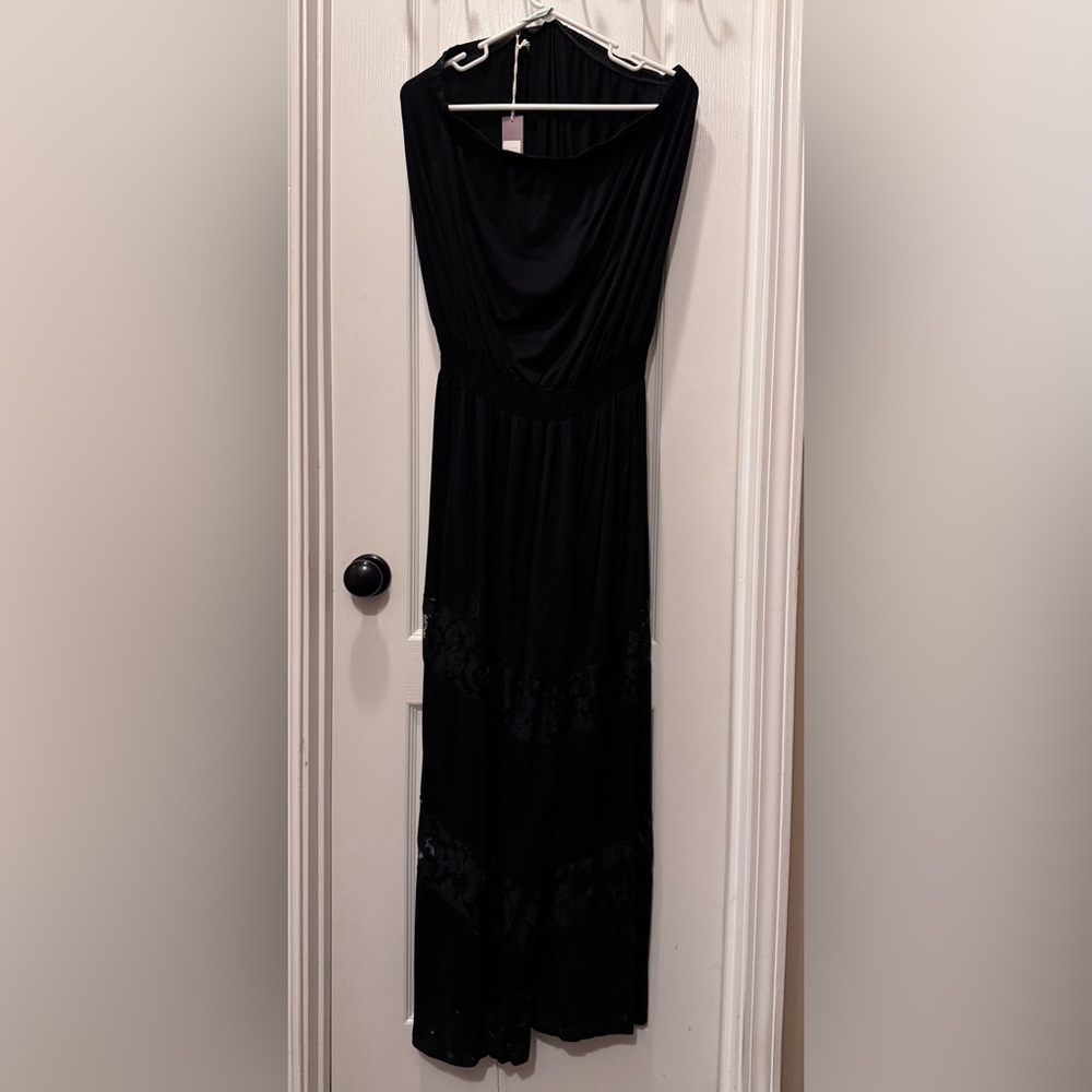One piece jumper. Sleeveless. Lace on legs.